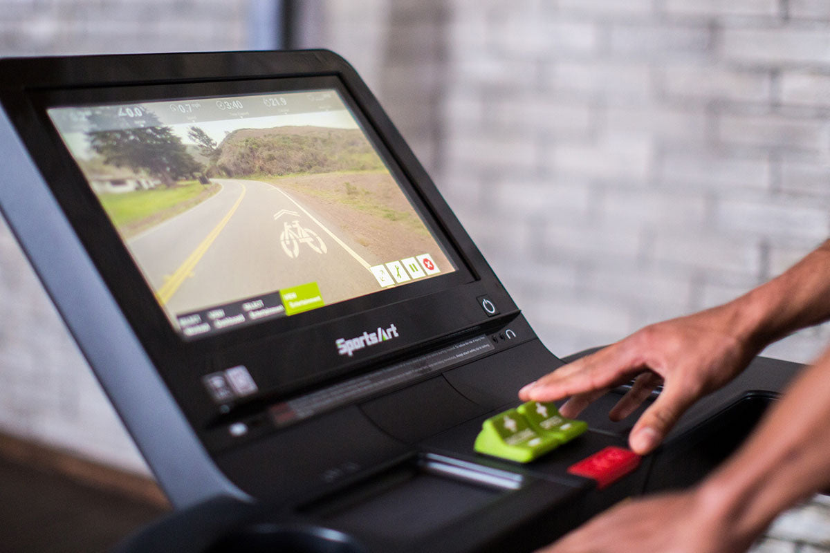 SportsArt, T676 Status Treadmill, 19" Senza Touchscreen